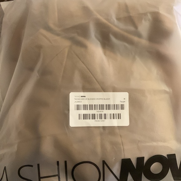 Taking care of business cropped blazer - Picture 3 of 3